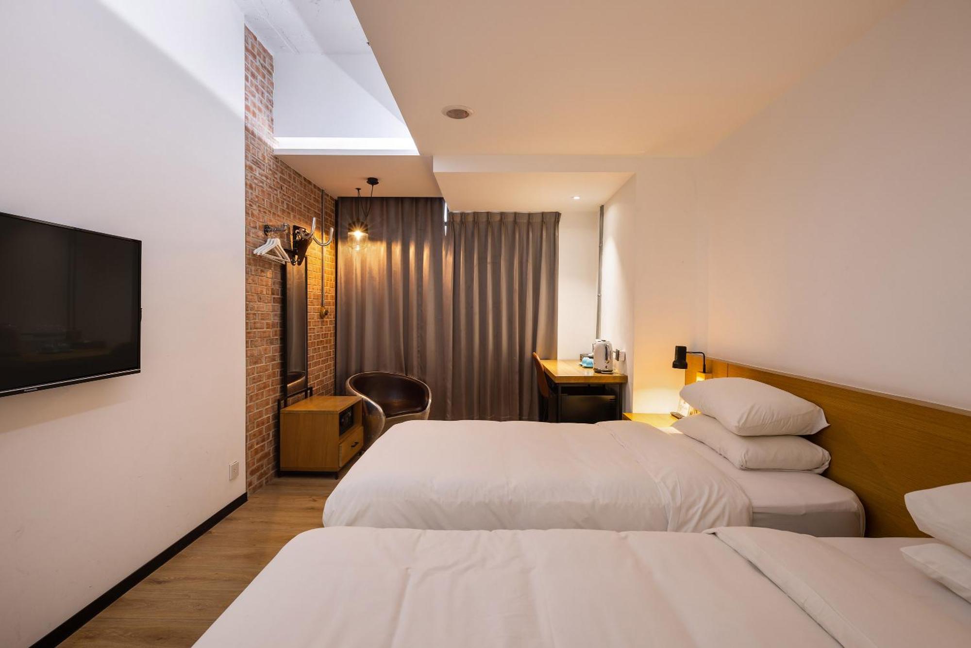 Bluesky Hotel Taichung Exterior foto