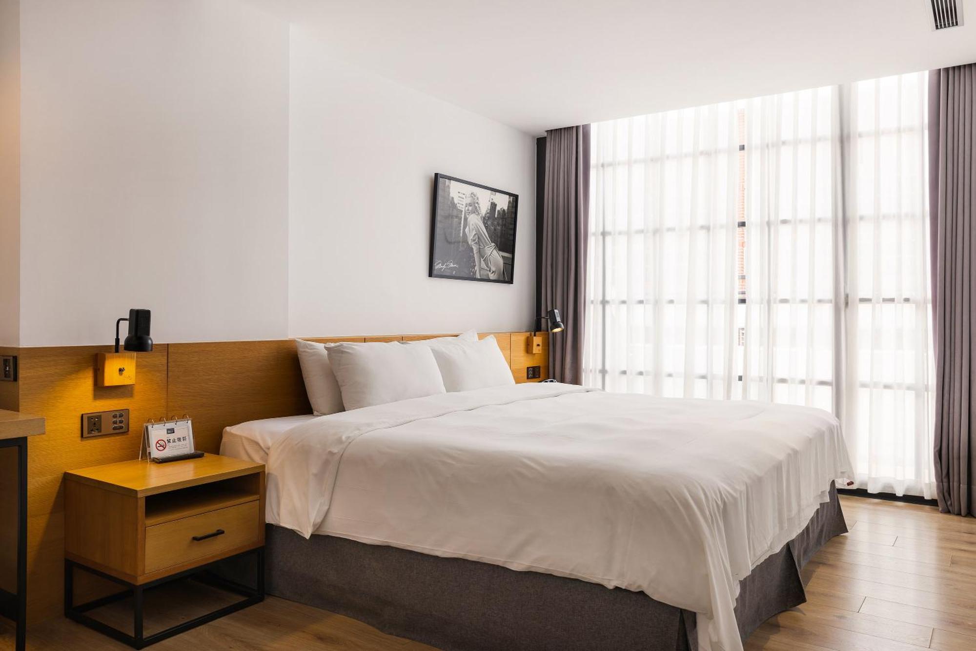 Bluesky Hotel Taichung Exterior foto