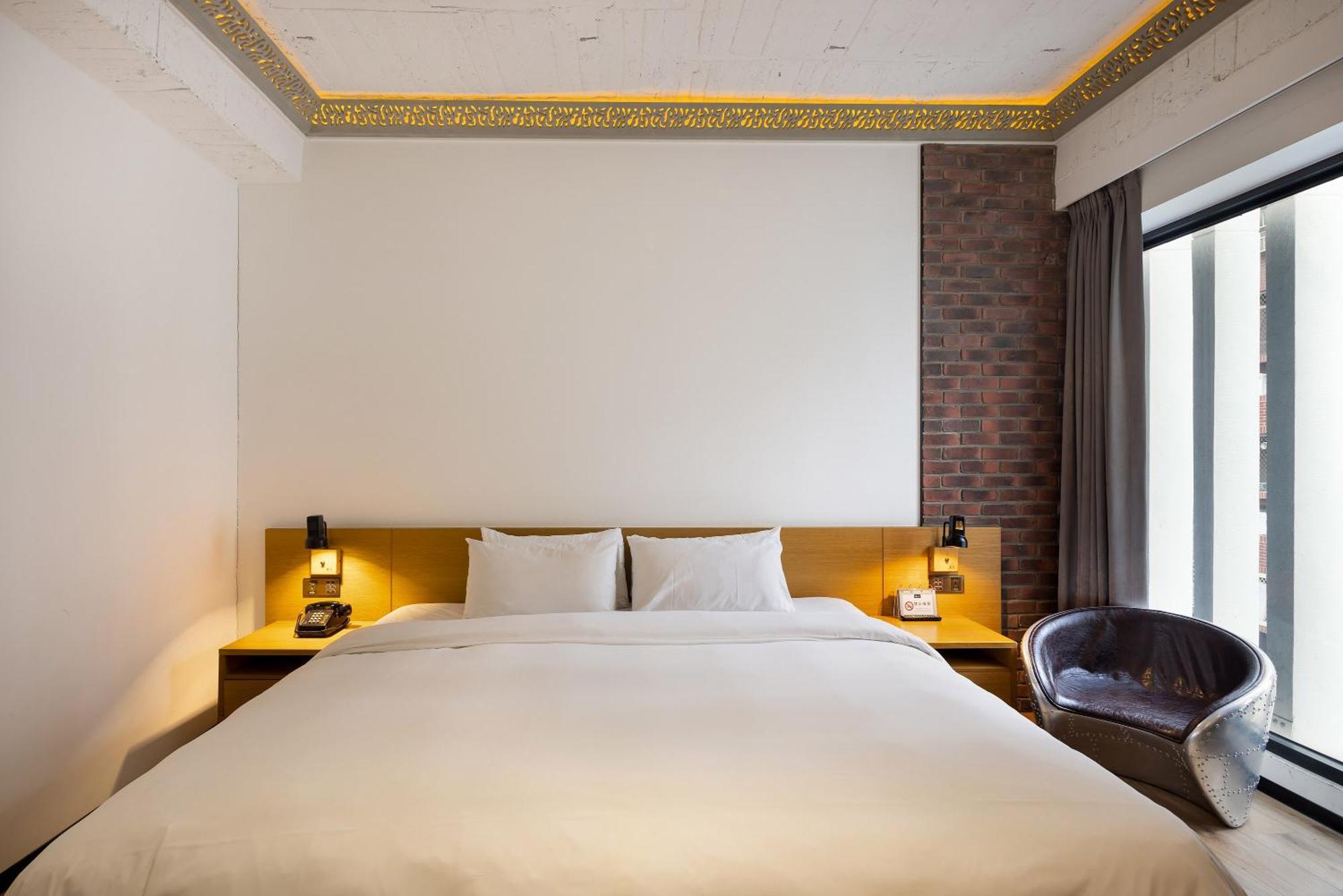 Bluesky Hotel Taichung Exterior foto