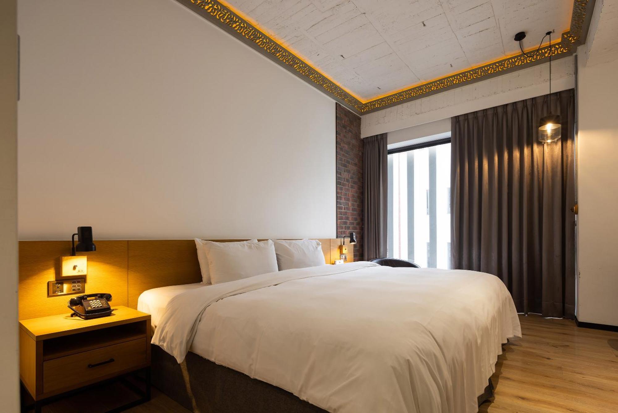 Bluesky Hotel Taichung Exterior foto