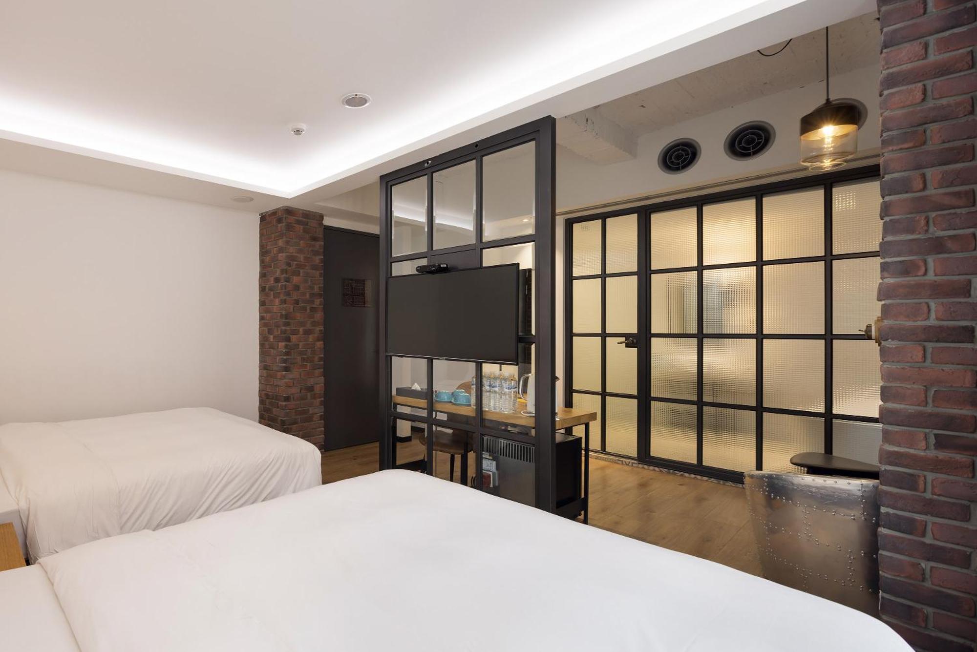 Bluesky Hotel Taichung Exterior foto